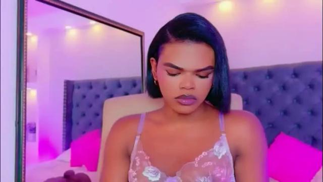 Image 6 of camiestrada Stream on Chaturbate on 28 days ago