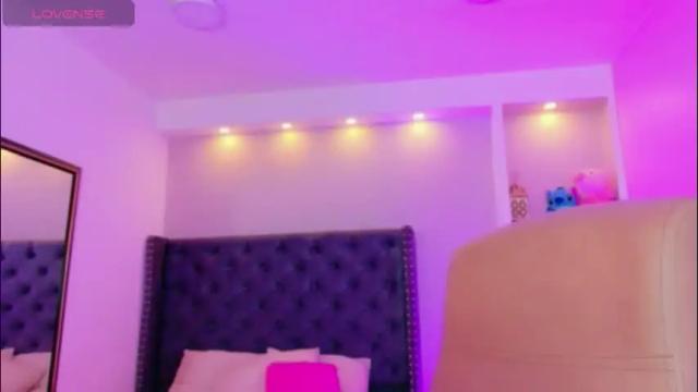 Image 7 of camiestrada Stream on Chaturbate on 23 days ago