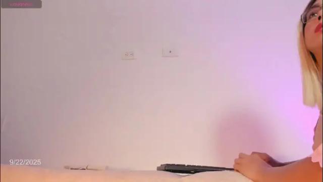 Image 8 of camii_desire Stream on Chaturbate on 1 month ago