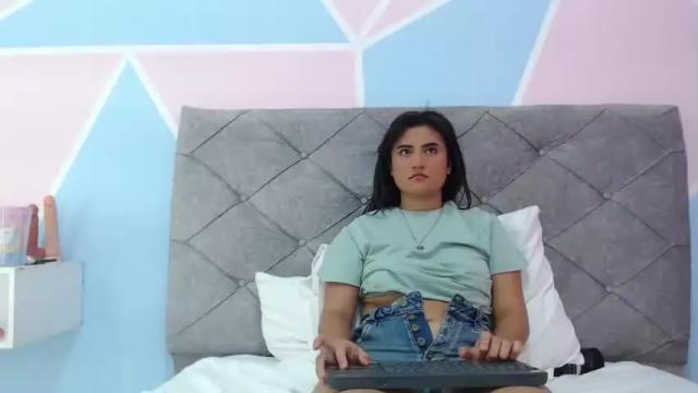 Image 8 of camii_fox Stream on Chaturbate on 19 months ago