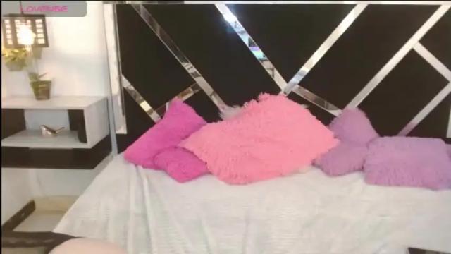 Image 12 of camiila_reyes85 Stream on Chaturbate on 12 months ago