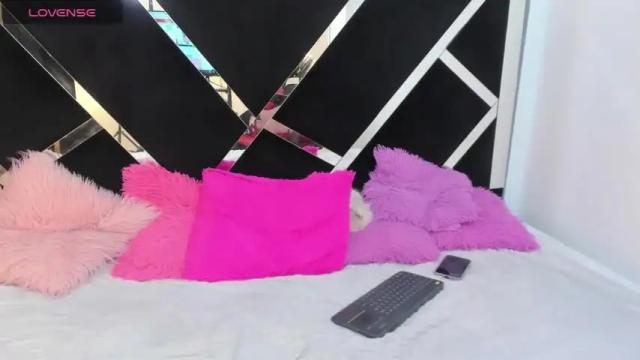 Image 11 of camiila_reyes85 Stream on Chaturbate on 12 months ago
