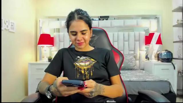 Image 3 of camiila_sweet20 Stream on Chaturbate on 2 months ago