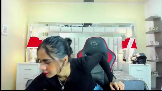 Image 2 of camiila_sweet20 Stream on Chaturbate on 2 months ago
