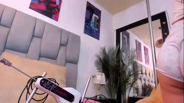 Image 4 of camiilalopee Stream on Chaturbate on 26 days ago