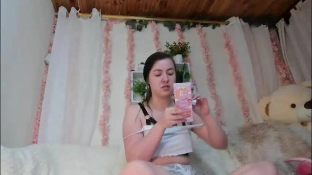 Image 2 of camiilalopee Stream on Chaturbate on 19 days ago