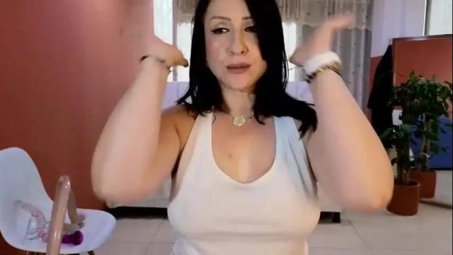 Image 10 of camil_milfdream Stream on Chaturbate on 1 month ago