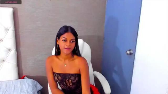 Image 4 of camil_sexx1 Stream on Chaturbate on 18 months ago