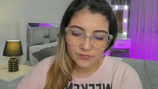 Image 2 of camila_buitrago Stream on Chaturbate on 14 months ago