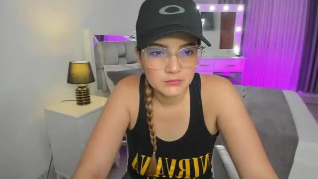 Image 4 of camila_buitrago Stream on Chaturbate on 13 months ago