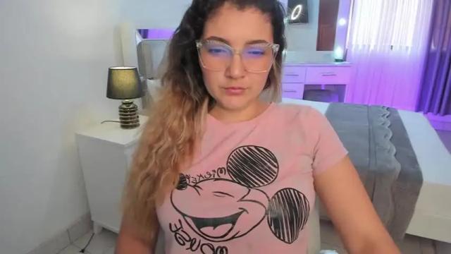 Image 11 of camila_buitrago Stream on Chaturbate on 13 months ago