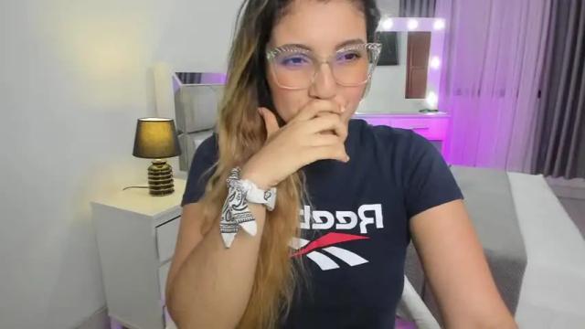 Image 6 of camila_buitrago Stream on Chaturbate on 13 months ago