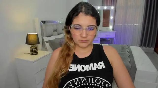 Image 11 of camila_buitrago Stream on Chaturbate on 13 months ago