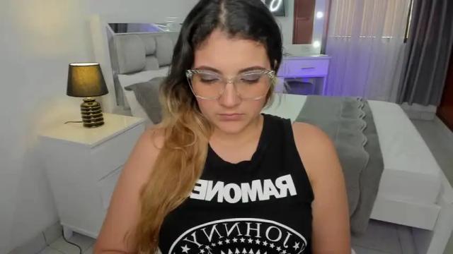 Image 6 of camila_buitrago Stream on Chaturbate on 13 months ago