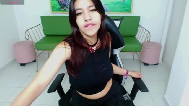 Image 4 of camila_vargass Stream on Chaturbate on 14 months ago