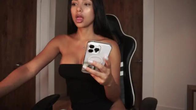 Image 2 of camilagomezz Stream on Chaturbate on 1 month ago