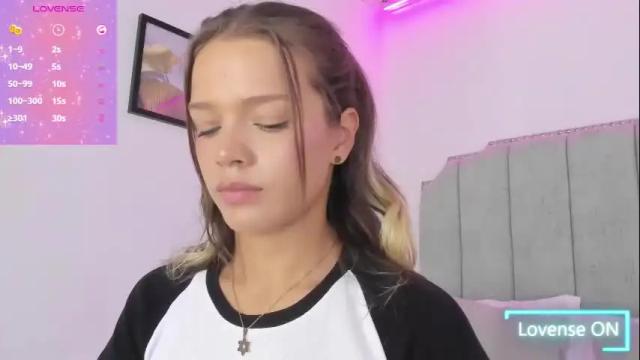 Image 2 of camilamonroee Stream on Chaturbate on 1 month ago