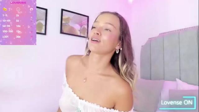 Image 4 of camilamonroee Stream on Chaturbate on 1 month ago