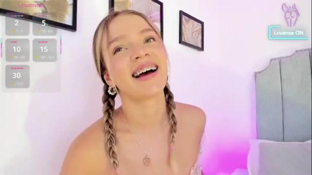 Image 2 of camilamonroee Stream on Chaturbate on 1 month ago