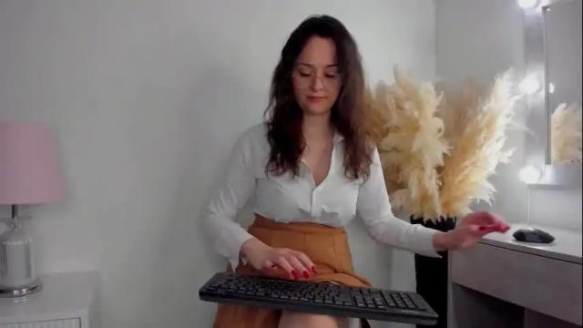 Image 10 of camillaadrian Stream on Chaturbate on 10 days ago