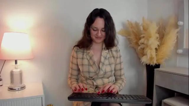 Image 2 of camillaadrian Stream on Chaturbate on 10 days ago