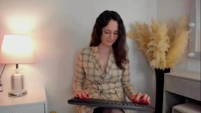 Image 3 of camillaadrian Stream on Chaturbate on 10 days ago