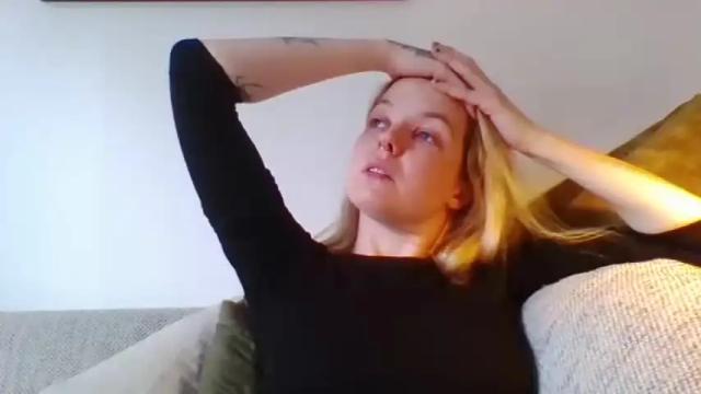 Image 3 of camille_deville Stream on Chaturbate on 15 months ago
