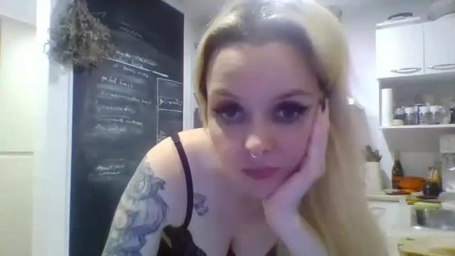 Image 3 of camille_deville Stream on Chaturbate on 9 months ago