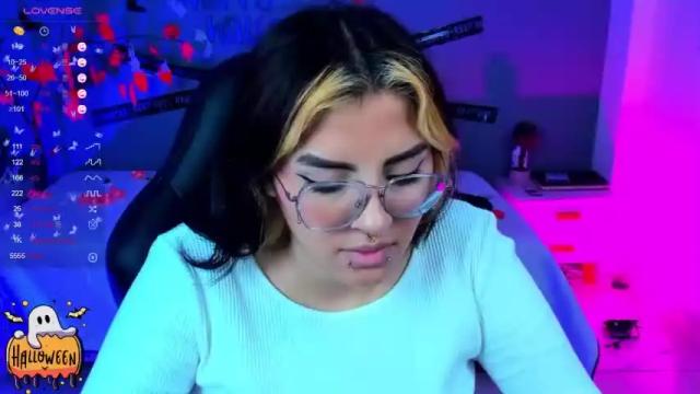 Image 10 of camille_rossee Stream on Chaturbate on 18 months ago