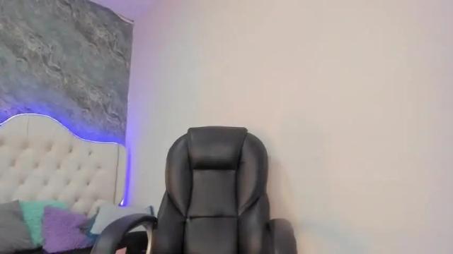 Image 4 of camillen_pettid Stream on Chaturbate on 13 months ago