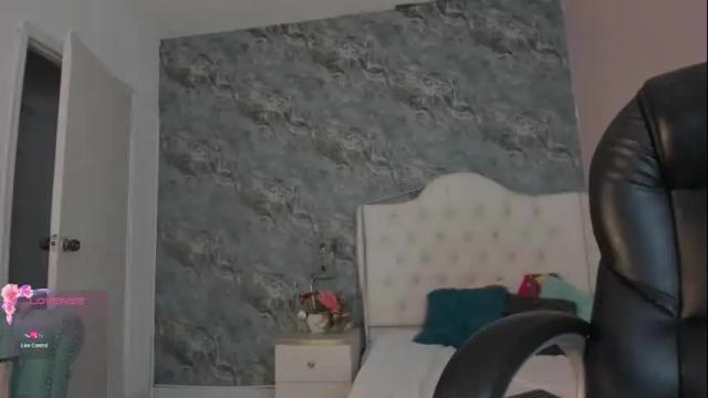 Image 3 of camillen_pettid Stream on Chaturbate on 8 days ago