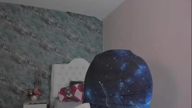 Image 3 of camillen_pettid Stream on Chaturbate on 7 days ago
