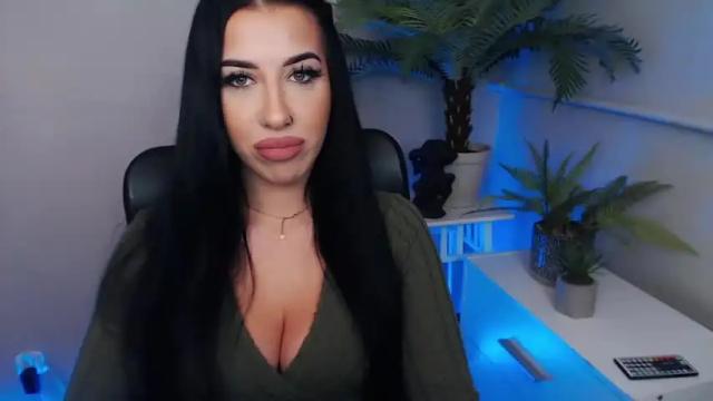 Image 12 of camrobyn Stream on Chaturbate on 19 months ago