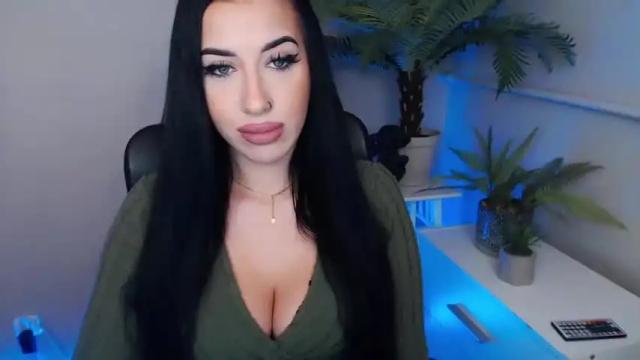 Image 3 of camrobyn Stream on Chaturbate on 19 months ago