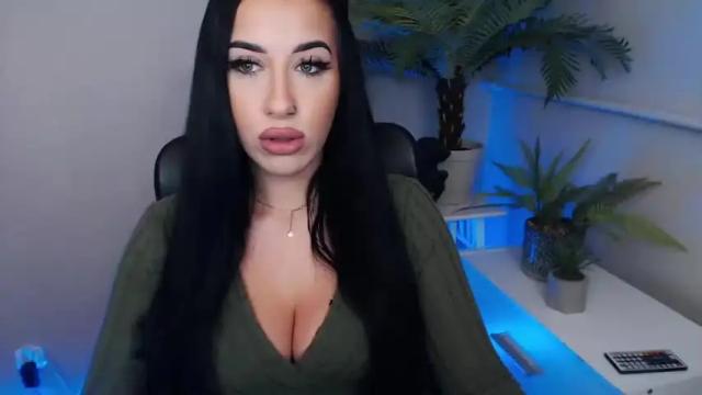 Image 4 of camrobyn Stream on Chaturbate on 19 months ago