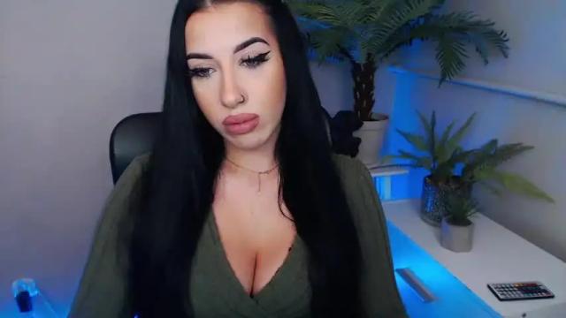 Image 6 of camrobyn Stream on Chaturbate on 19 months ago