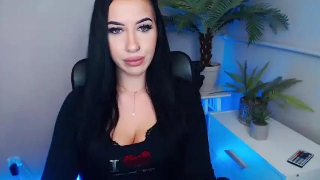Image 10 of camrobyn Stream on Chaturbate on 19 months ago