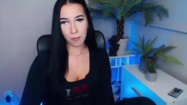 Image 2 of camrobyn Stream on Chaturbate on 19 months ago