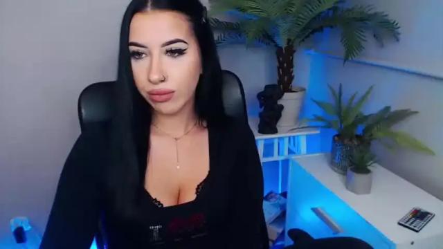 Image 6 of camrobyn Stream on Chaturbate on 19 months ago