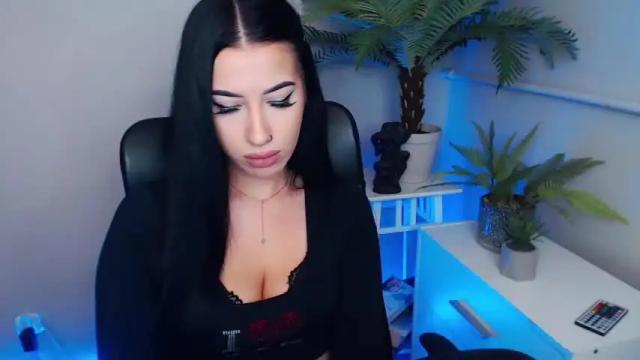 Image 8 of camrobyn Stream on Chaturbate on 19 months ago