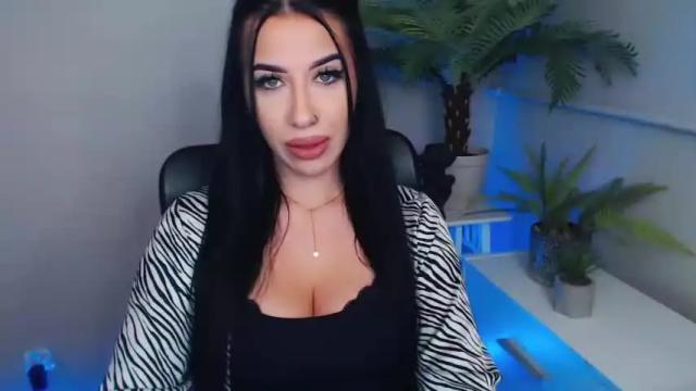 Image 2 of camrobyn Stream on Chaturbate on 19 months ago