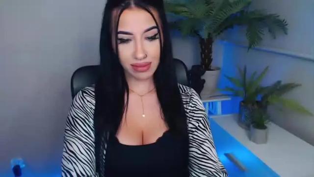 Image 3 of camrobyn Stream on Chaturbate on 19 months ago