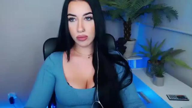 Image 10 of camrobyn Stream on Chaturbate on 19 months ago
