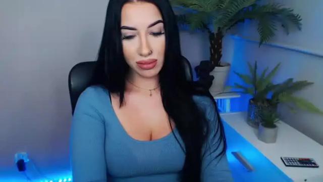 Image 3 of camrobyn Stream on Chaturbate on 19 months ago
