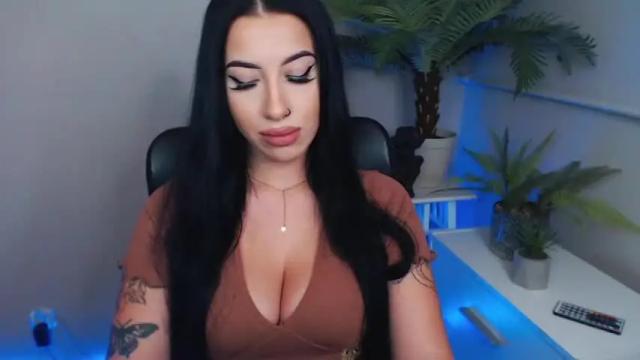 Image 10 of camrobyn Stream on Chaturbate on 19 months ago