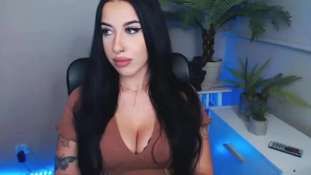 Image 2 of camrobyn Stream on Chaturbate on 19 months ago