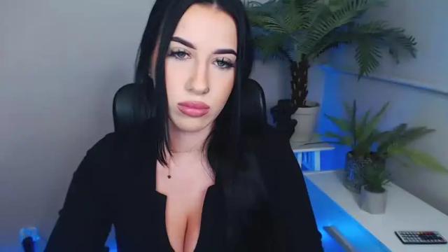 Image 11 of camrobyn Stream on Chaturbate on 19 months ago