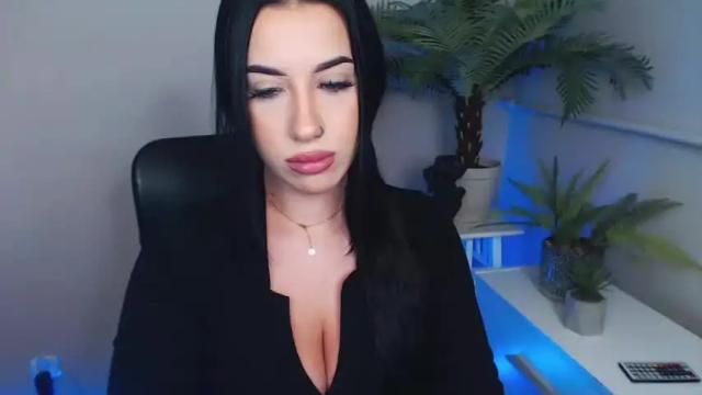 Image 4 of camrobyn Stream on Chaturbate on 19 months ago