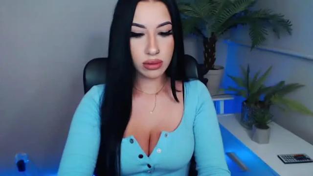 Image 3 of camrobyn Stream on Chaturbate on 19 months ago