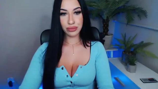 Image 8 of camrobyn Stream on Chaturbate on 19 months ago